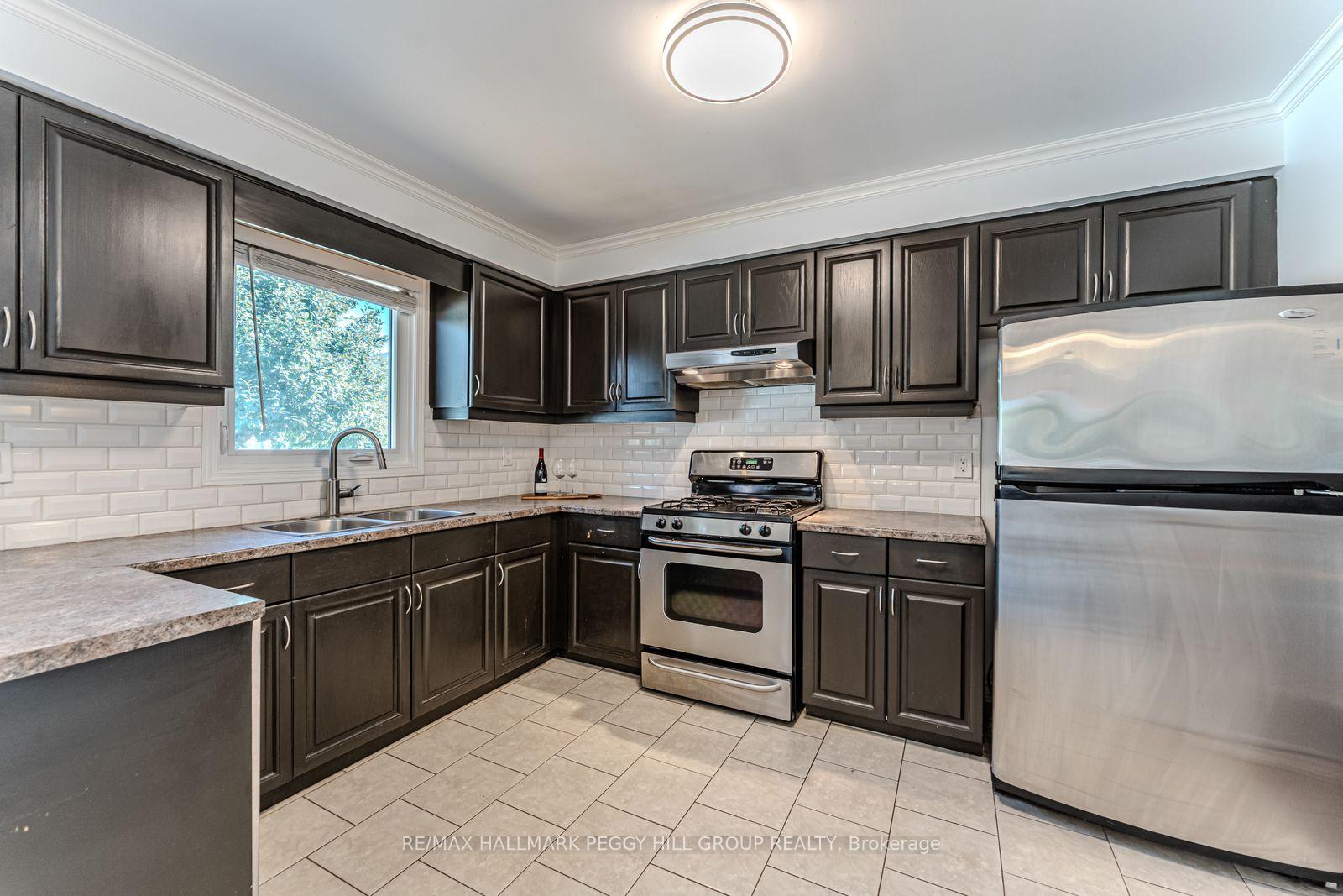 Photo 5 of 2 Carmichael Court, Orillia — HOMEH