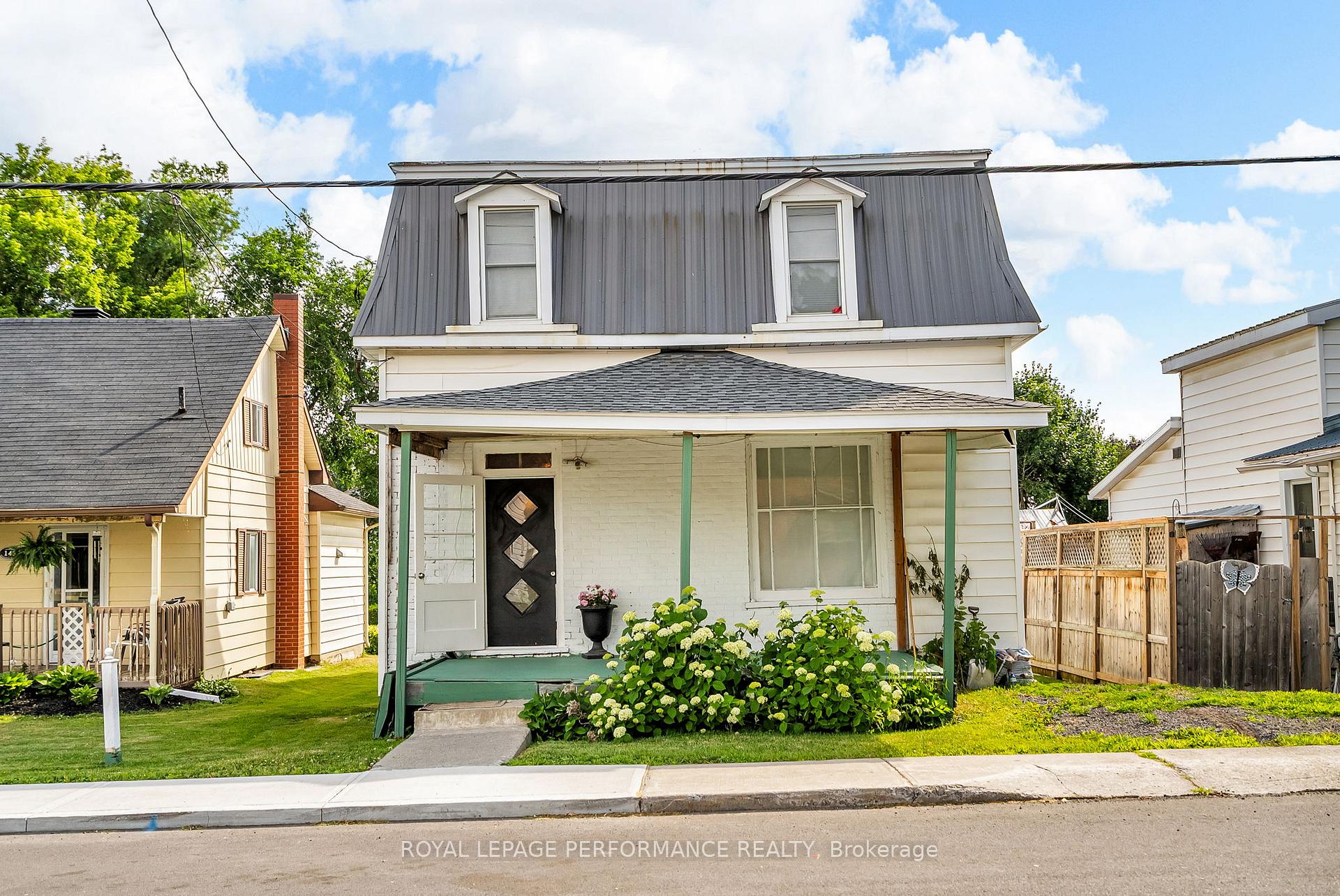 Photo 2 of 149 Dominion Street S, North Glengarry, Alexandria — HOMEH