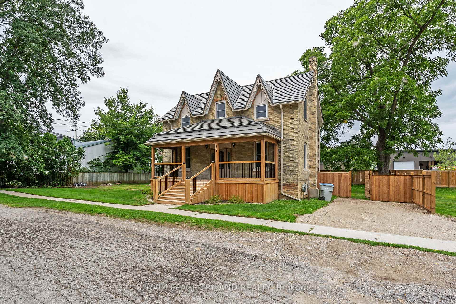 Front of 191 Catherine Street