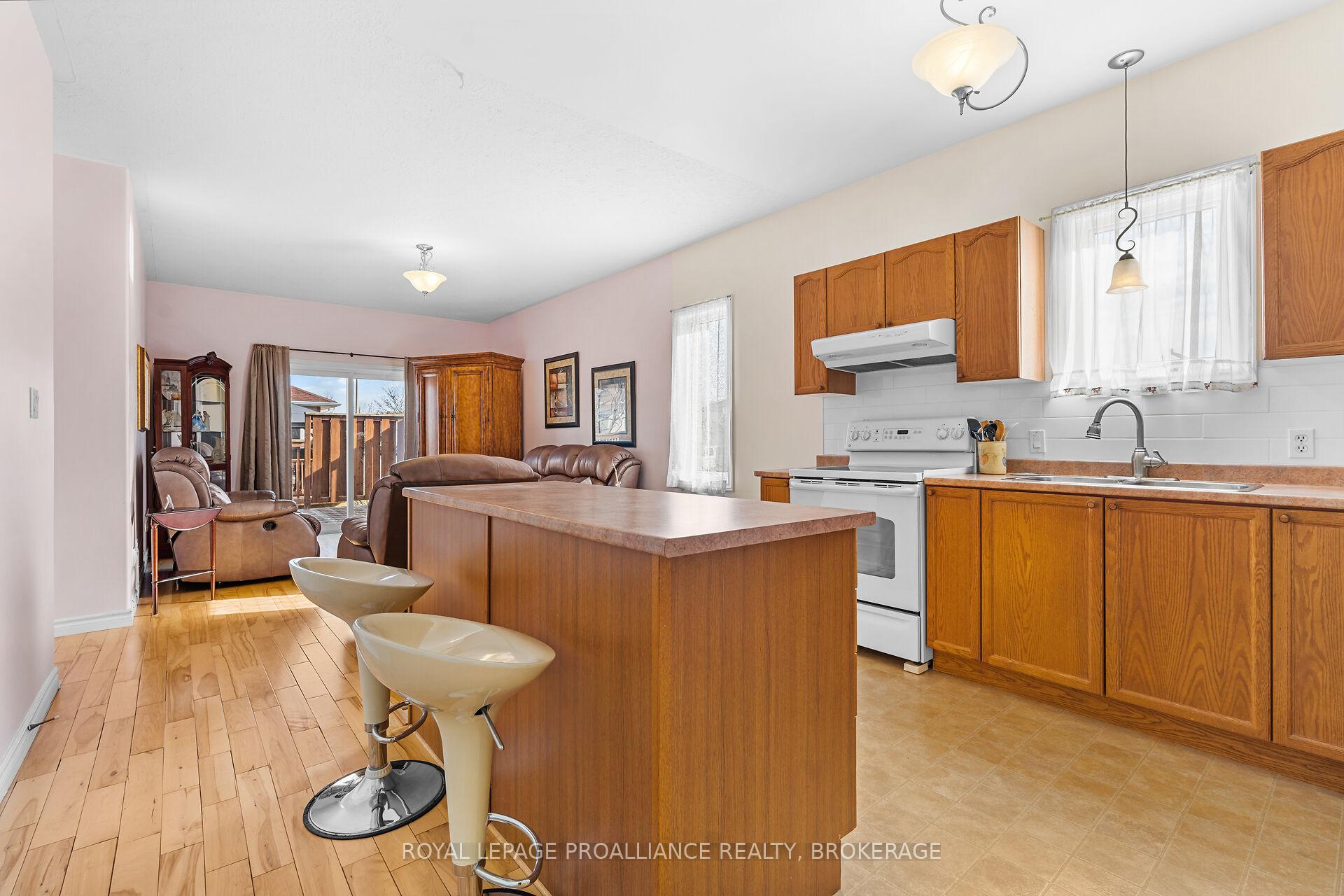 Photo 8 of 353 Emerald Street, Kingston, City Northwest — HOMEH