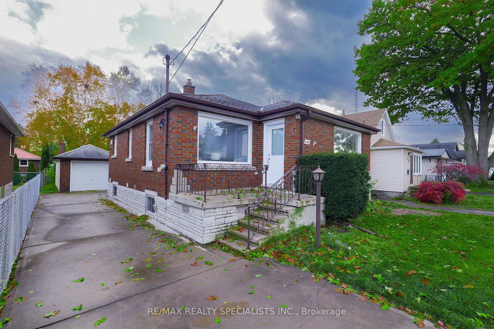 Photo 2 of 6360 Ash Street, Niagara Falls, Dorchester — HOMEH