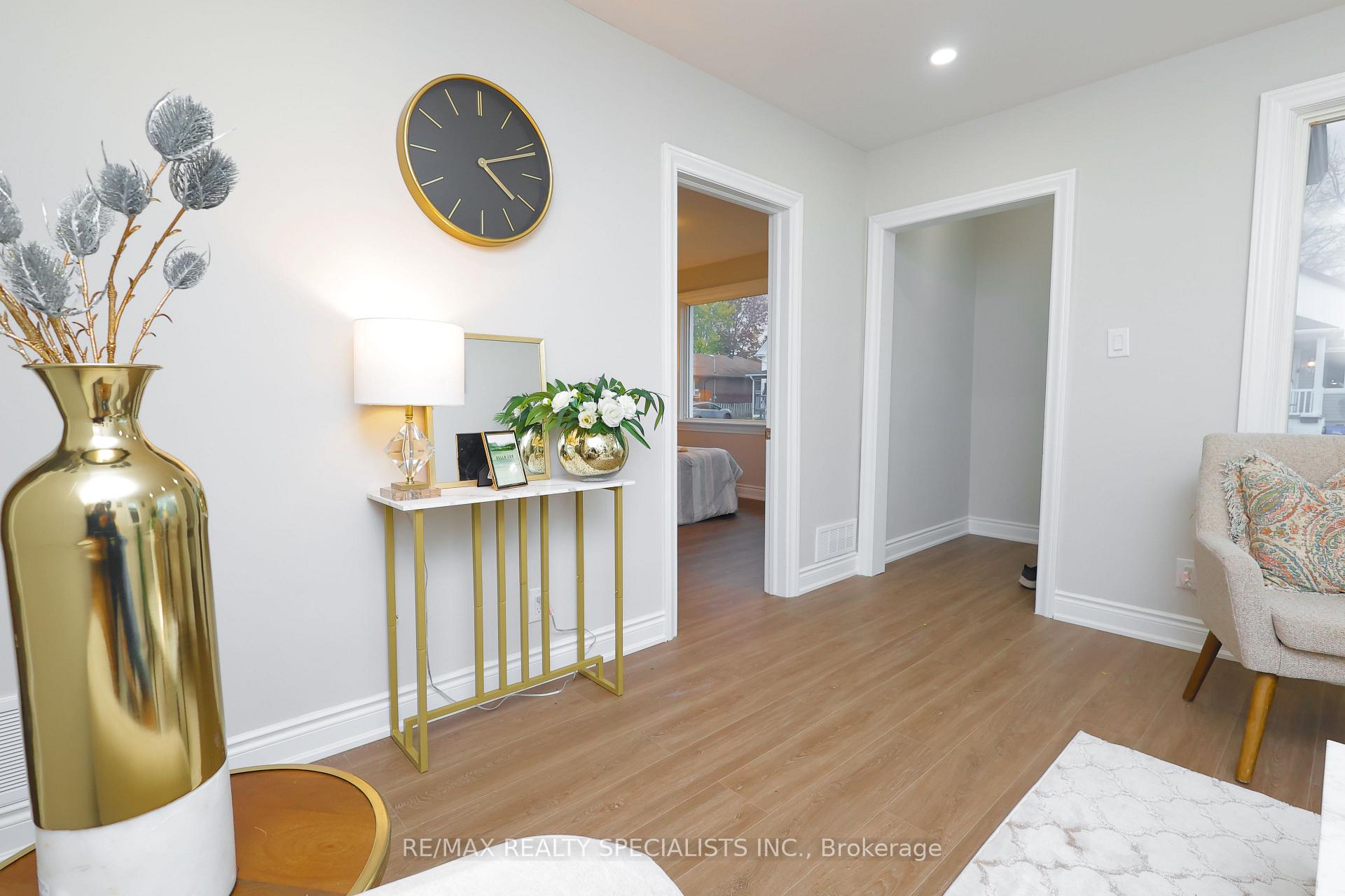 Photo 3 of 6360 Ash Street, Niagara Falls, Dorchester — HOMEH