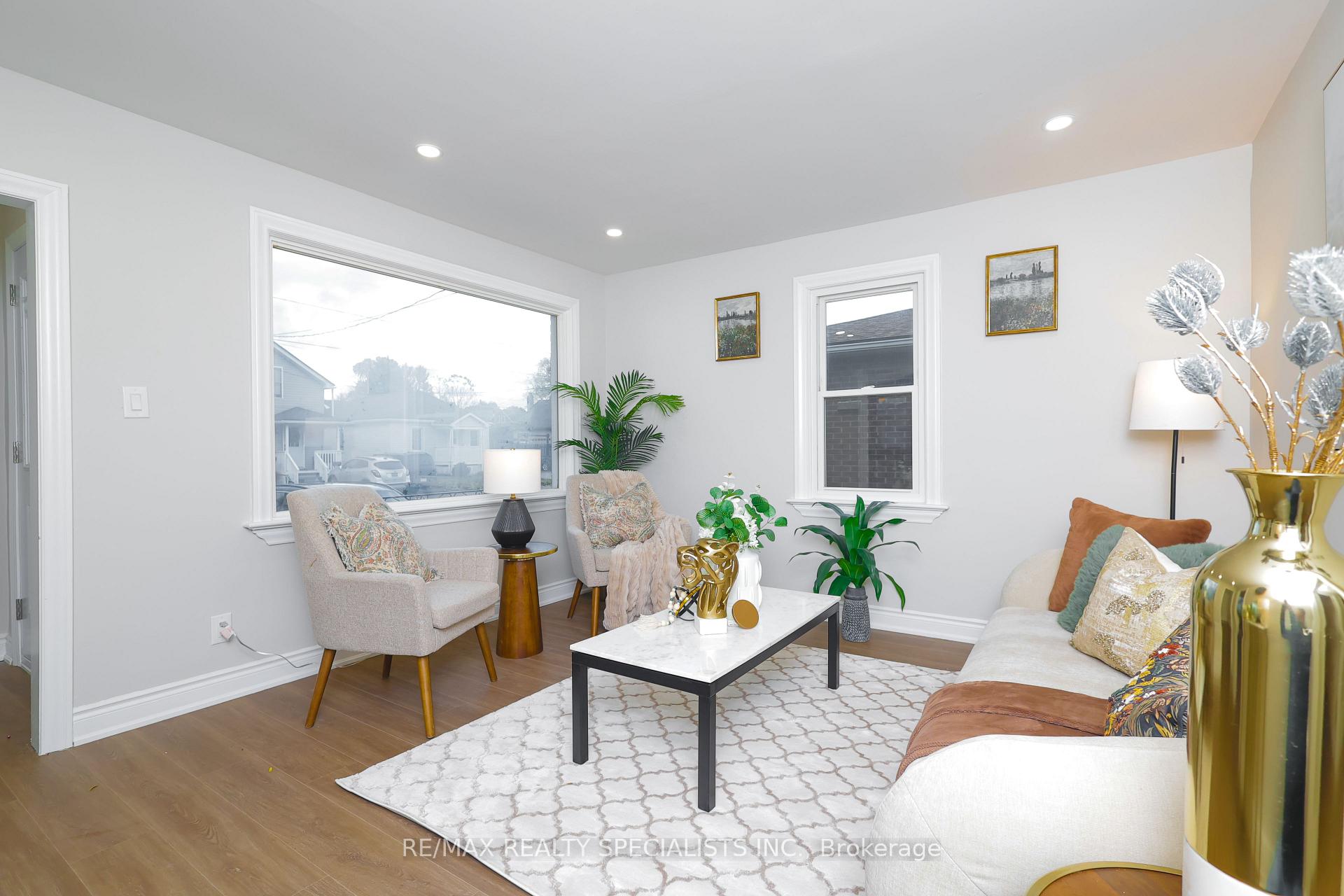 Photo 4 of 6360 Ash Street, Niagara Falls, Dorchester — HOMEH