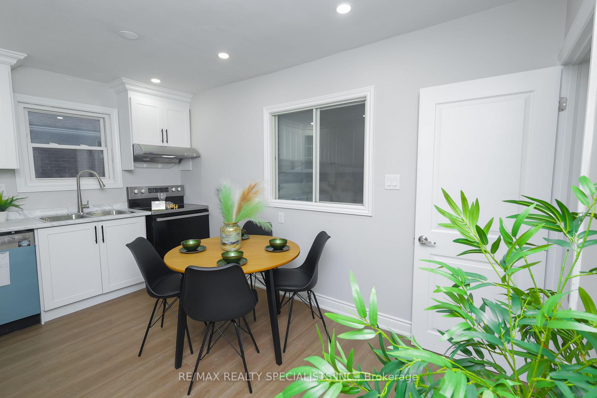 Photo 12 of 6360 Ash Street, Niagara Falls, Dorchester — HOMEH