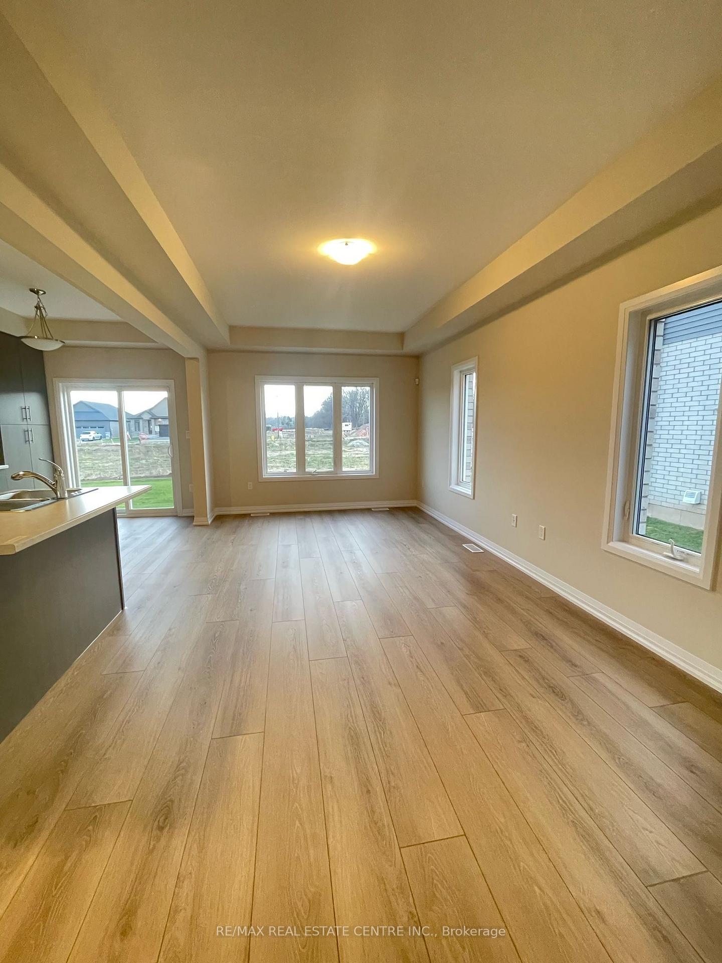 Photo 3 of 62 Acacia Road, Pelham, Fonthill — HOMEH