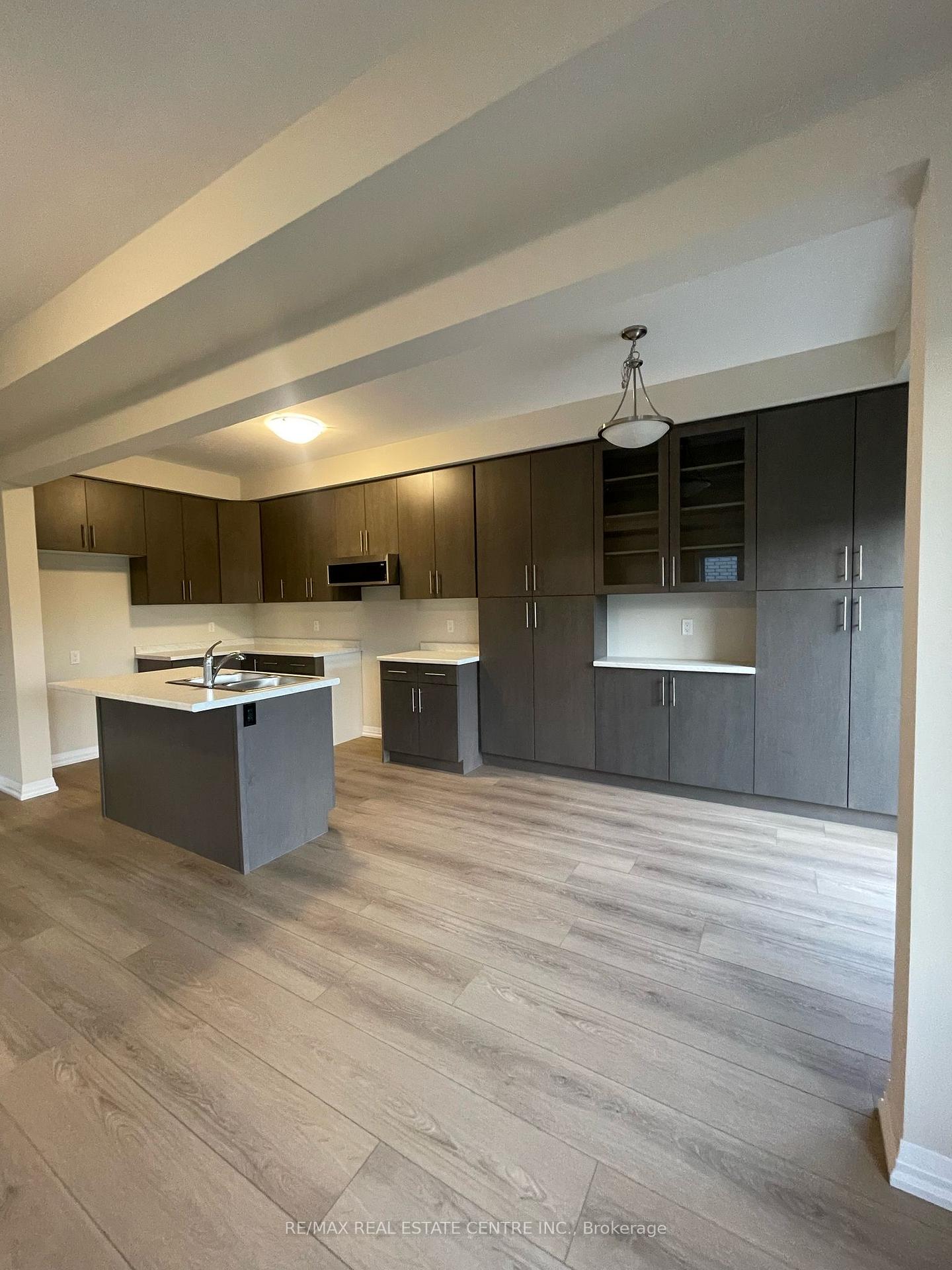 Photo 5 of 62 Acacia Road, Pelham, Fonthill — HOMEH