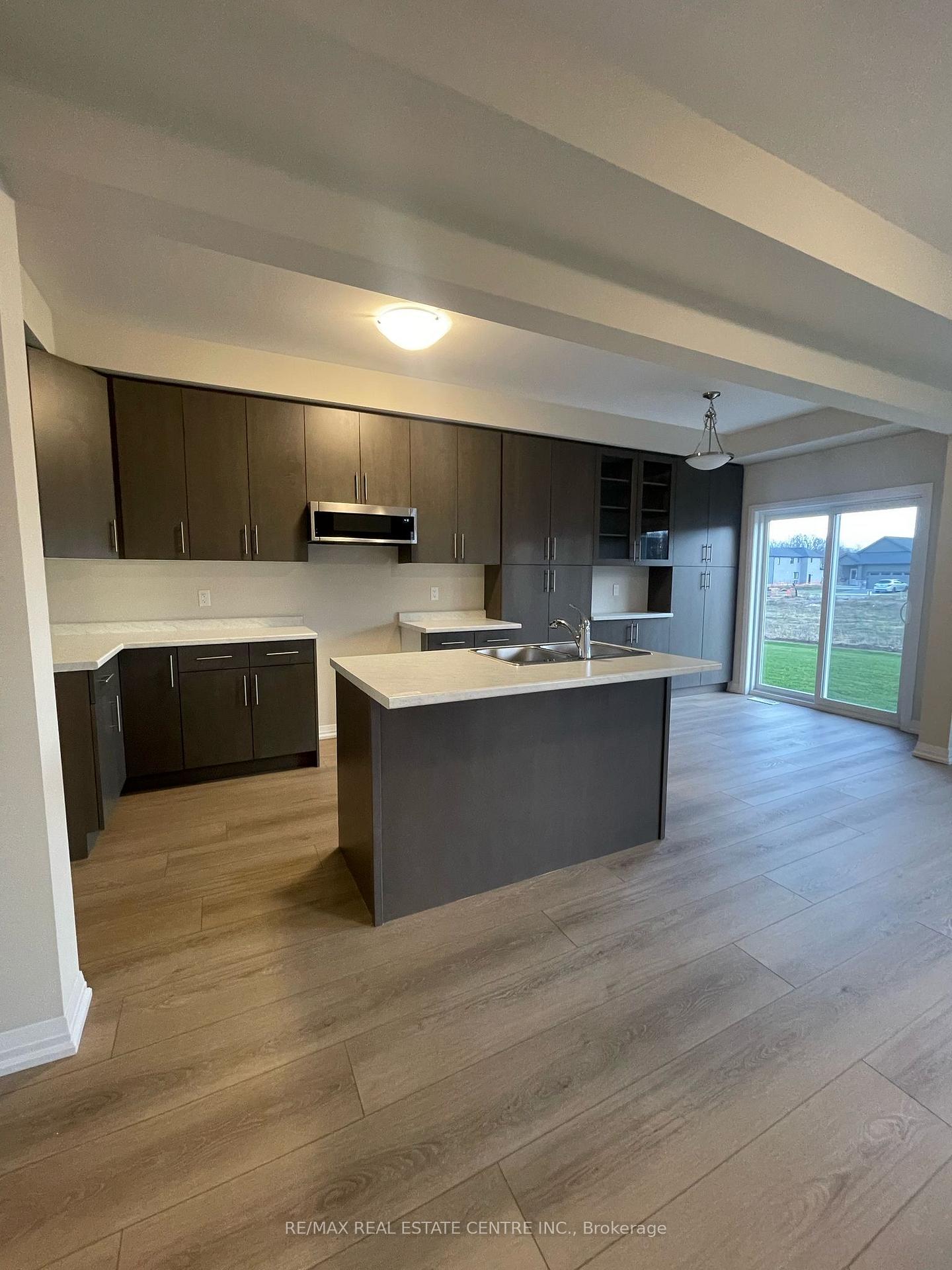 Photo 6 of 62 Acacia Road, Pelham, Fonthill — HOMEH