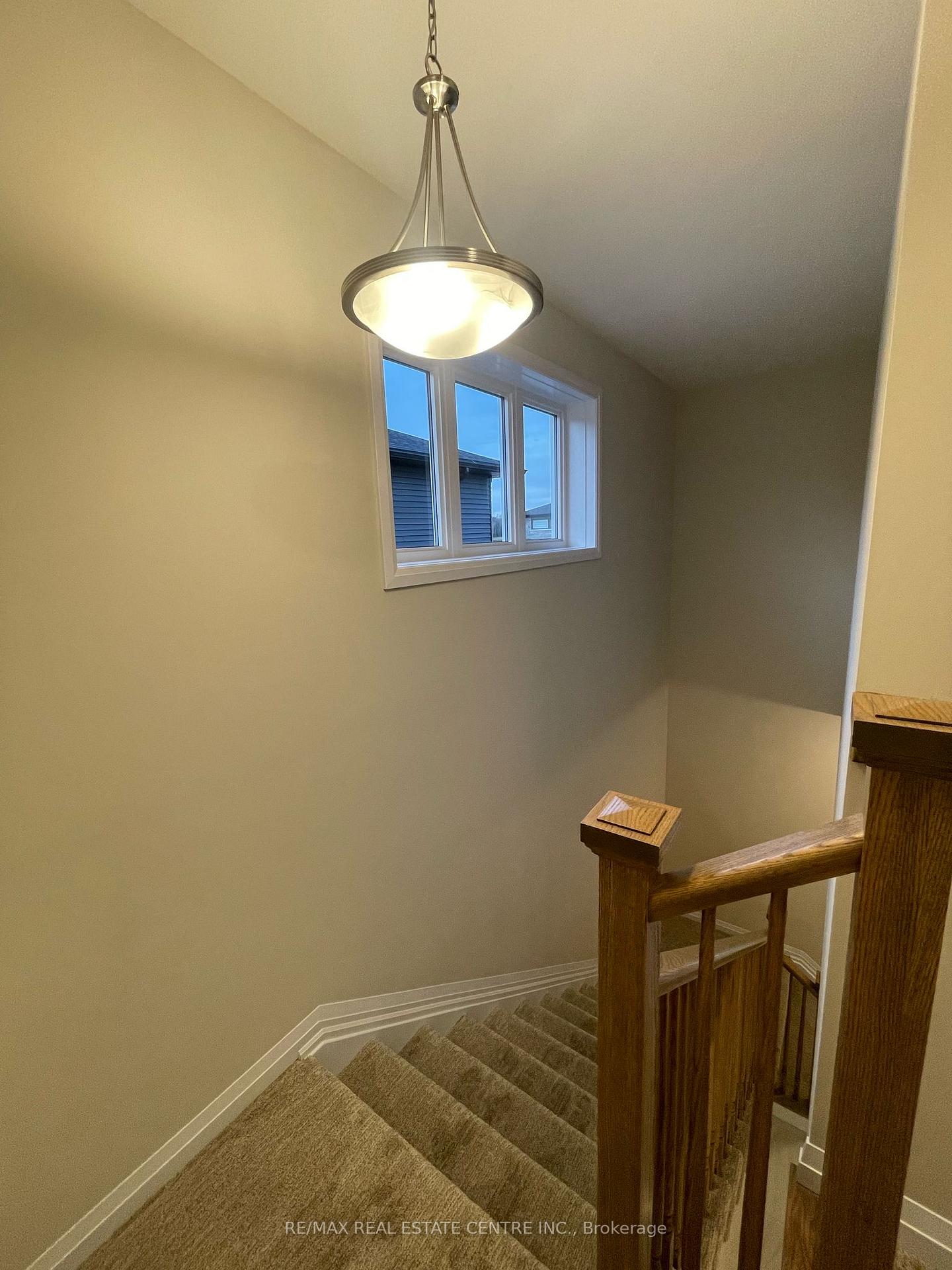 Photo 10 of 62 Acacia Road, Pelham, Fonthill — HOMEH