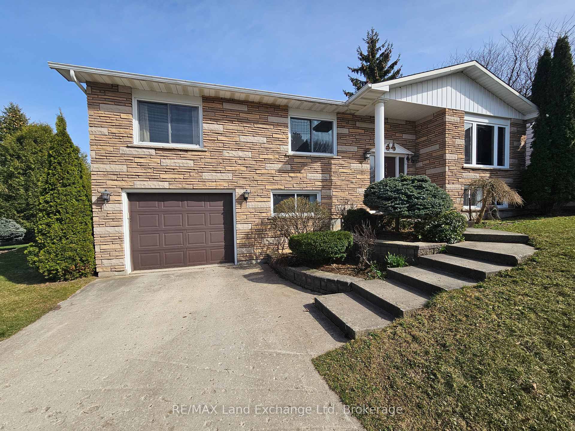 Photo 2 of 515 Maitland Crescent, North Huron, Wingham — HOMEH