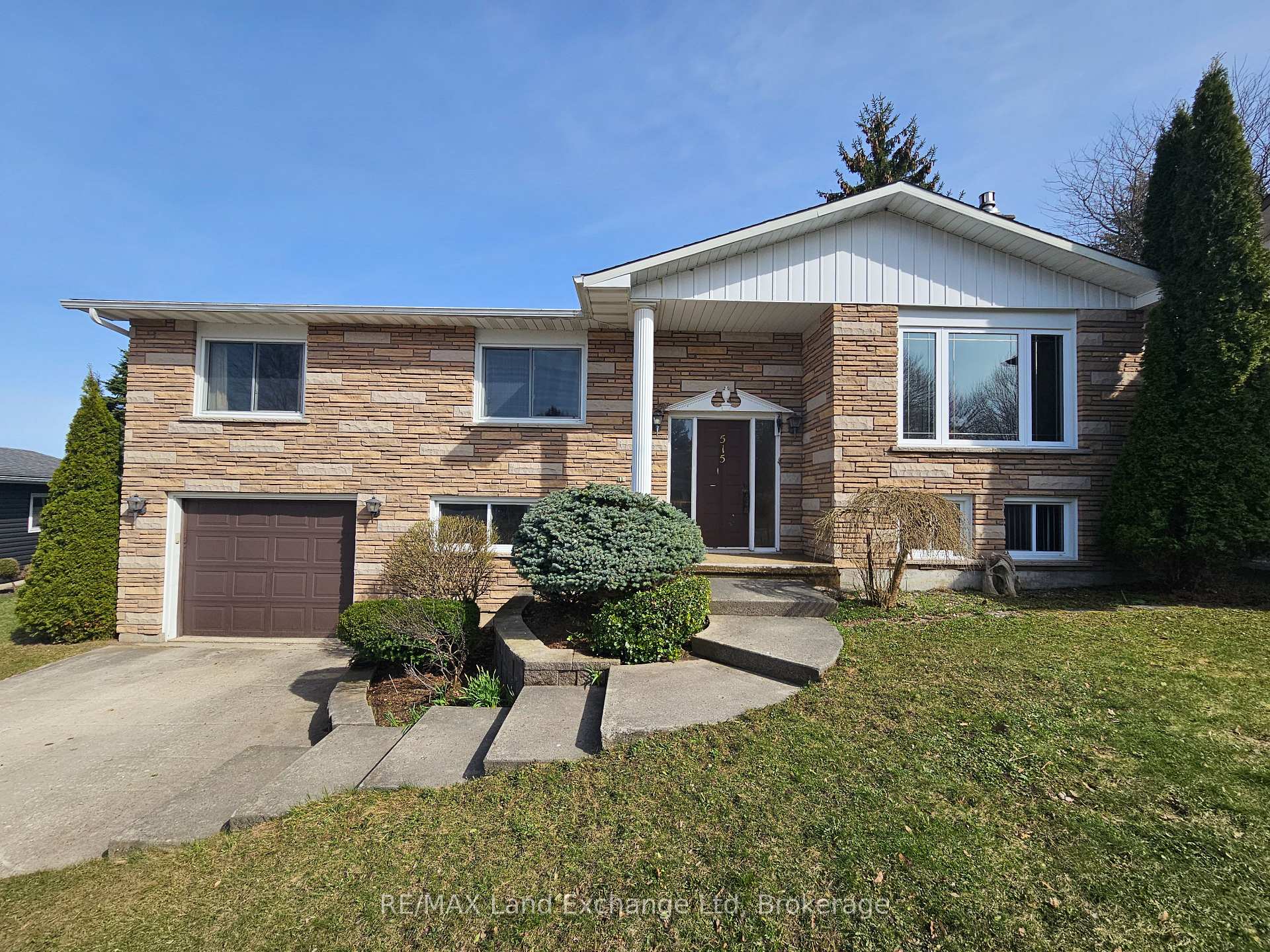 Photo 3 of 515 Maitland Crescent, North Huron, Wingham — HOMEH