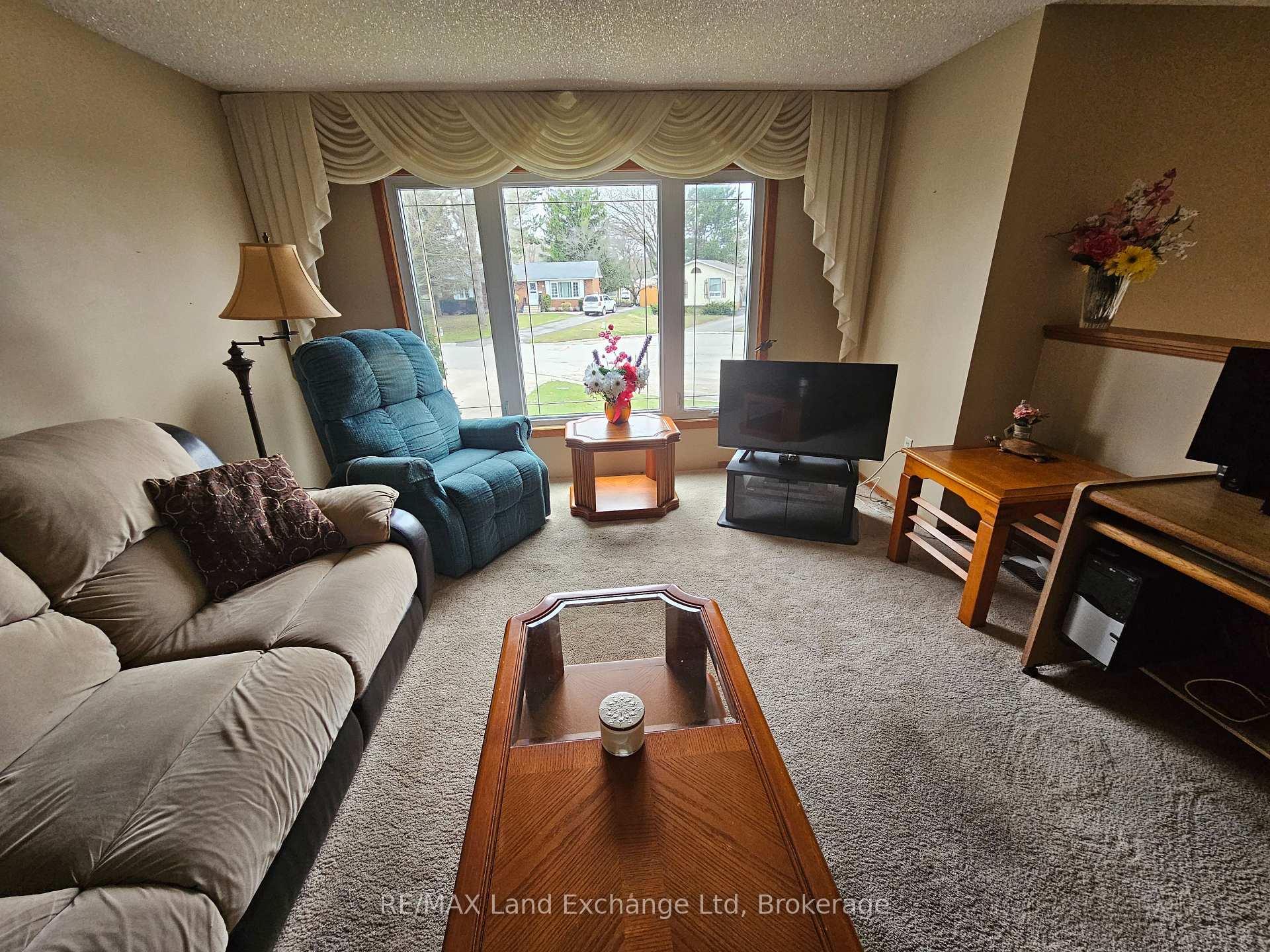 Photo 4 of 515 Maitland Crescent, North Huron, Wingham — HOMEH