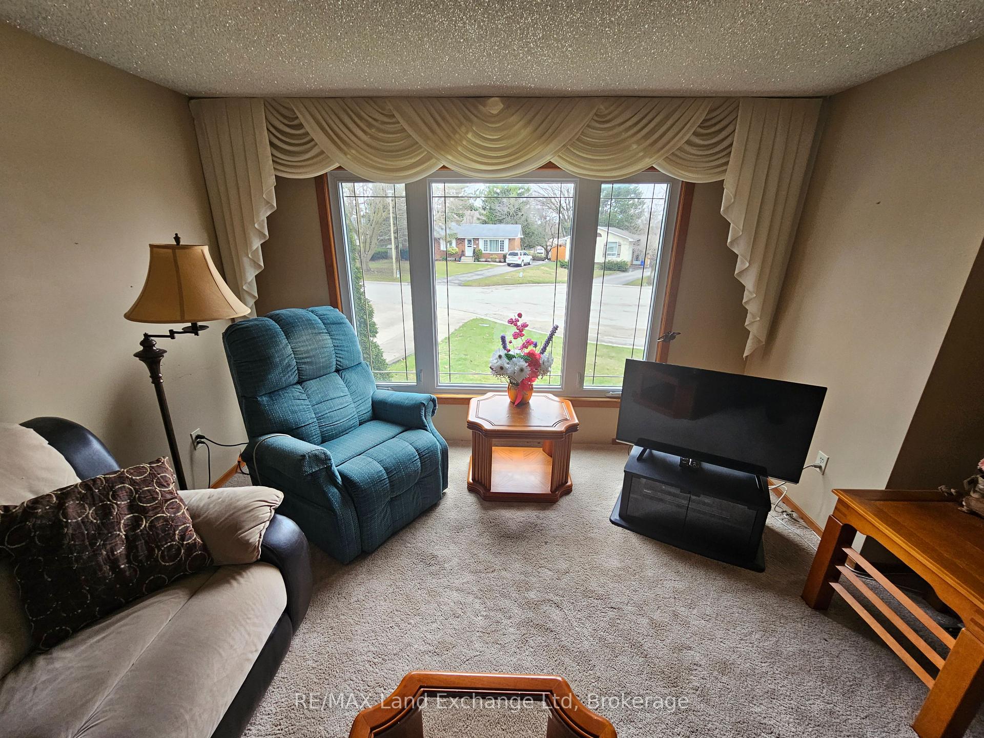 Photo 5 of 515 Maitland Crescent, North Huron, Wingham — HOMEH