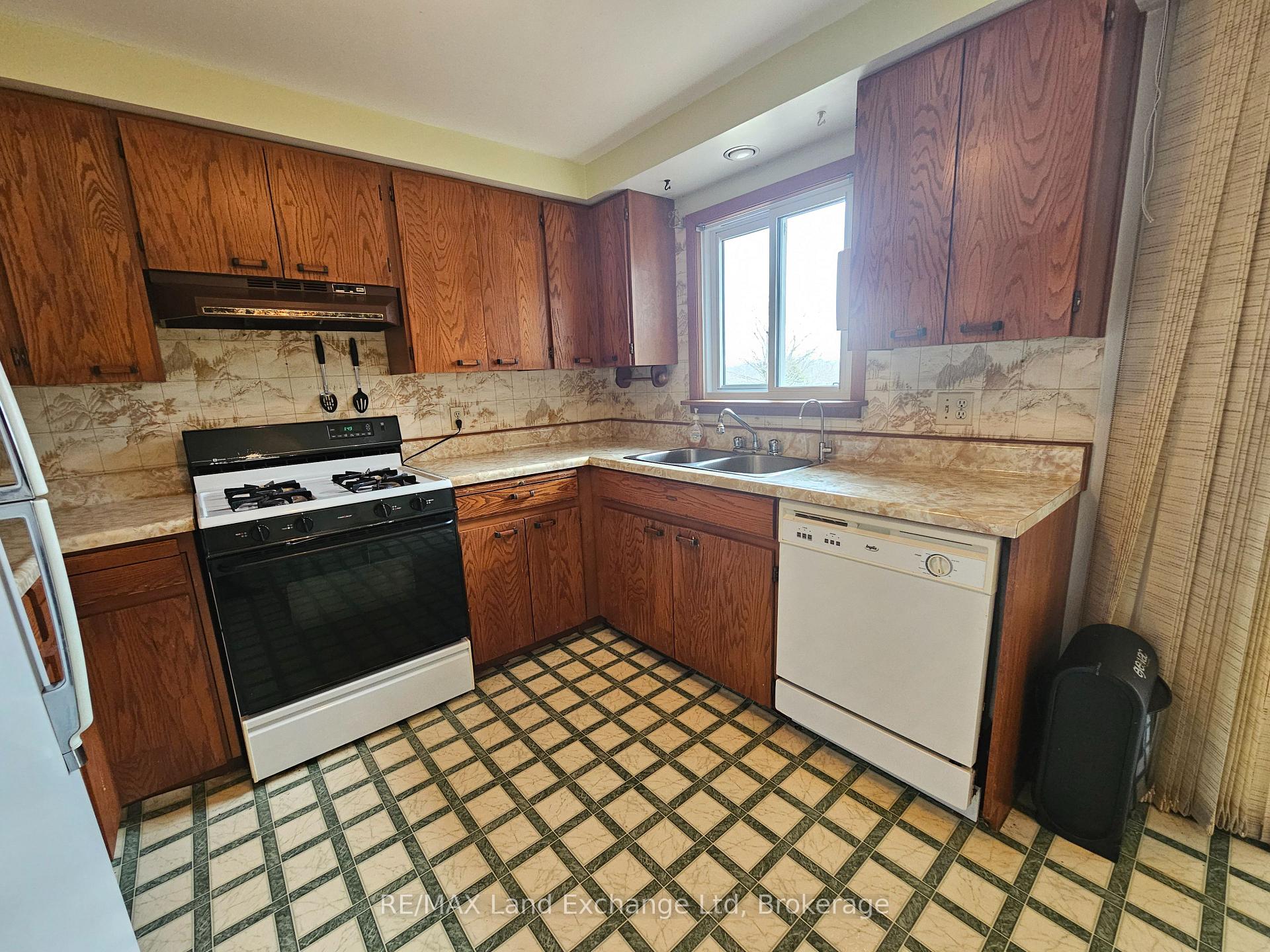 Photo 21 of 515 Maitland Crescent, North Huron, Wingham — HOMEH