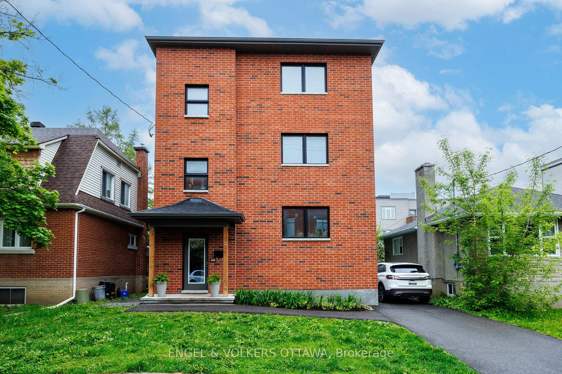 Photo 2 of 52 Ontario Street, Ottawa, Overbrook — HOMEH