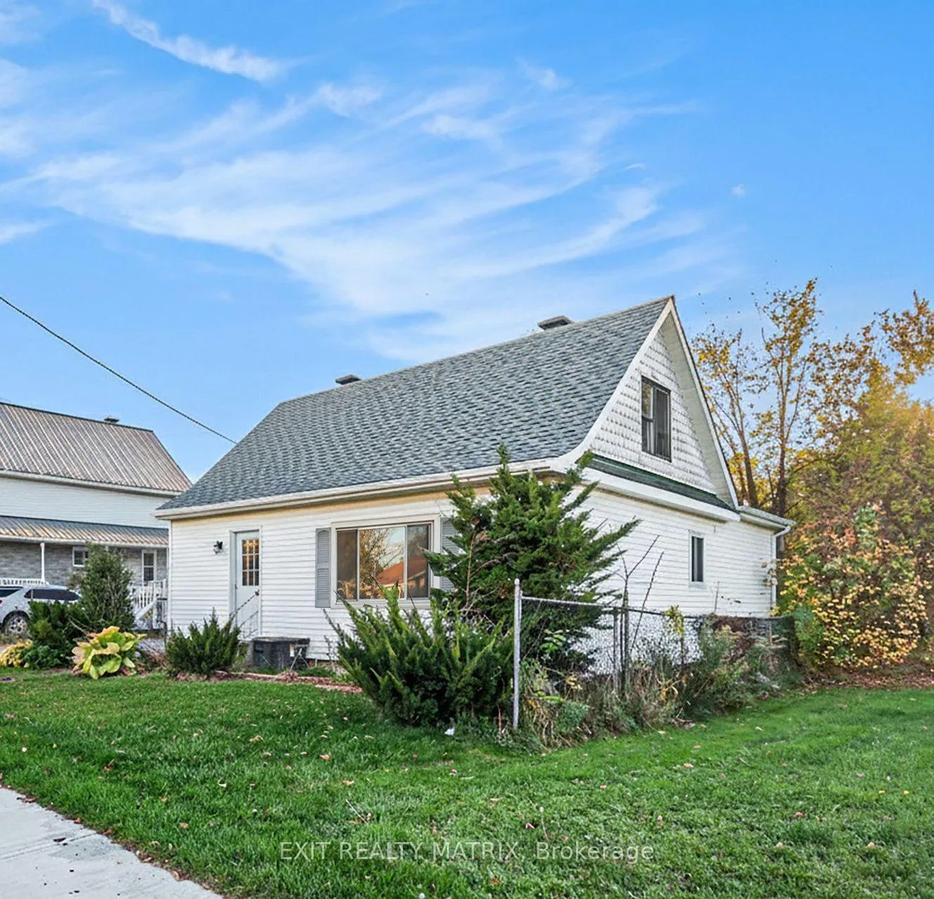Front of 3498 Sarsfield Road