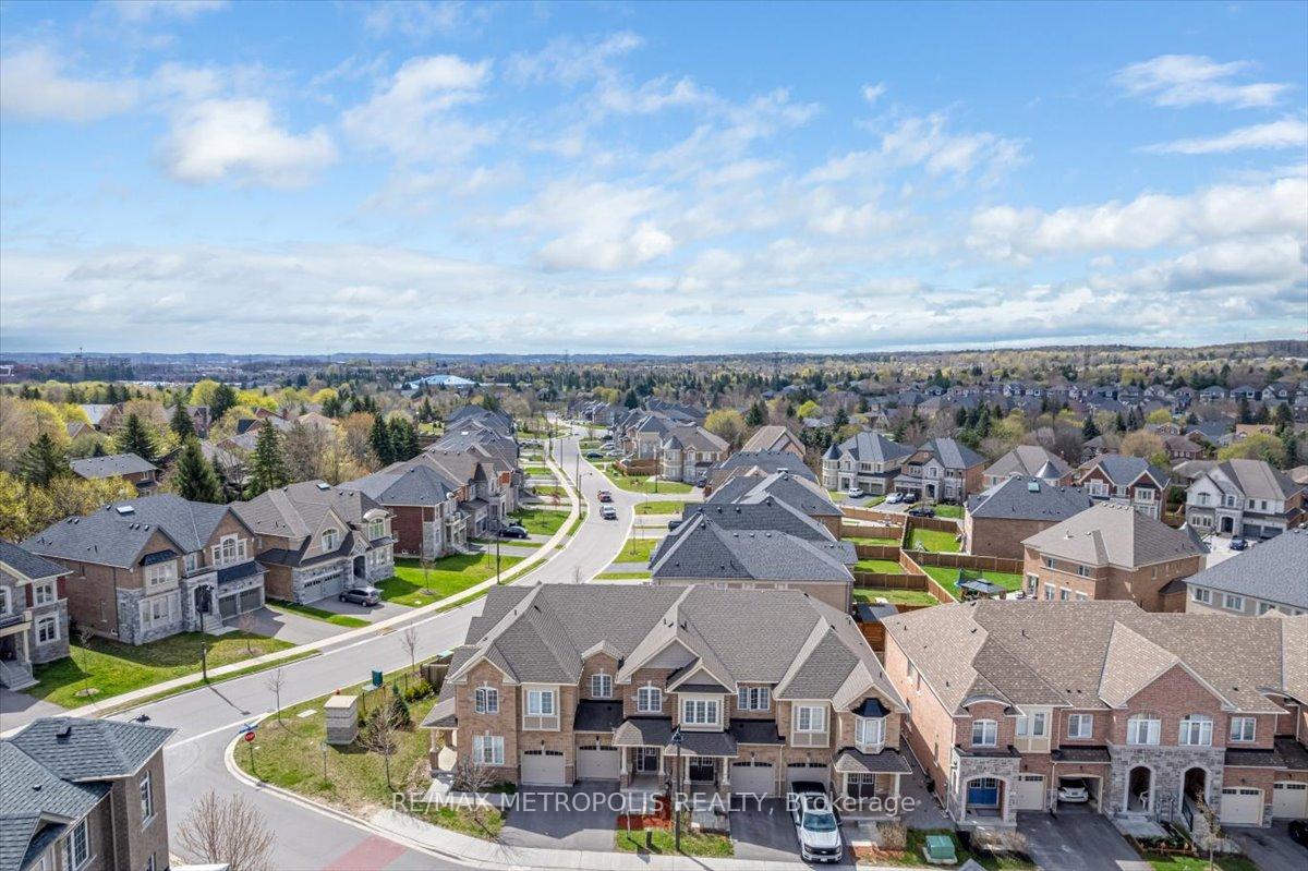 Photo 2 of 82 Dundonald Trail, Newmarket, Glenway Estates — HOMEH