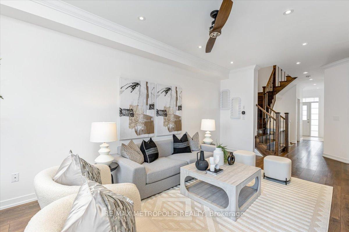 Photo 4 of 82 Dundonald Trail, Newmarket, Glenway Estates — HOMEH