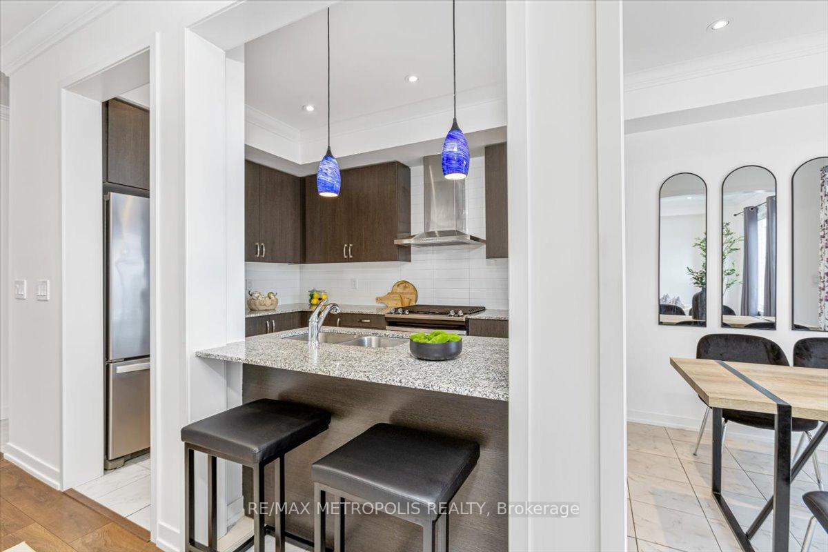 Photo 6 of 82 Dundonald Trail, Newmarket, Glenway Estates — HOMEH
