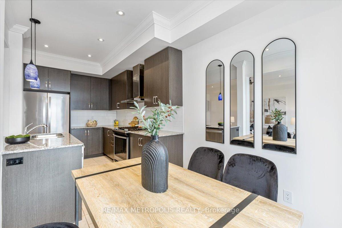 Photo 8 of 82 Dundonald Trail, Newmarket, Glenway Estates — HOMEH