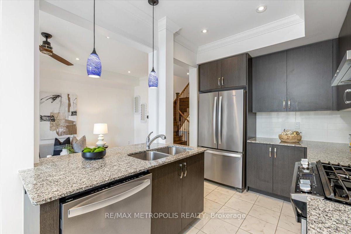 Photo 10 of 82 Dundonald Trail, Newmarket, Glenway Estates — HOMEH