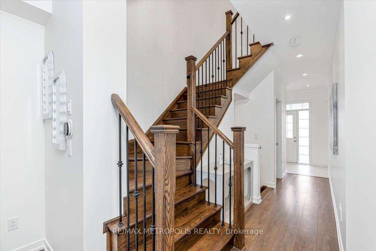 Photo 16 of 82 Dundonald Trail, Newmarket, Glenway Estates — HOMEH