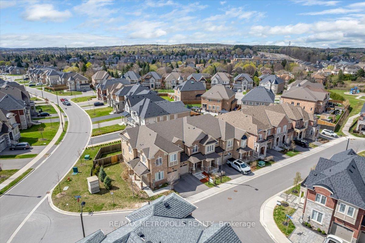Photo 28 of 82 Dundonald Trail, Newmarket, Glenway Estates — HOMEH