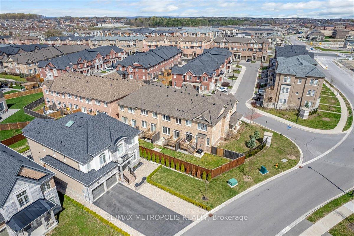 Photo 30 of 82 Dundonald Trail, Newmarket, Glenway Estates — HOMEH