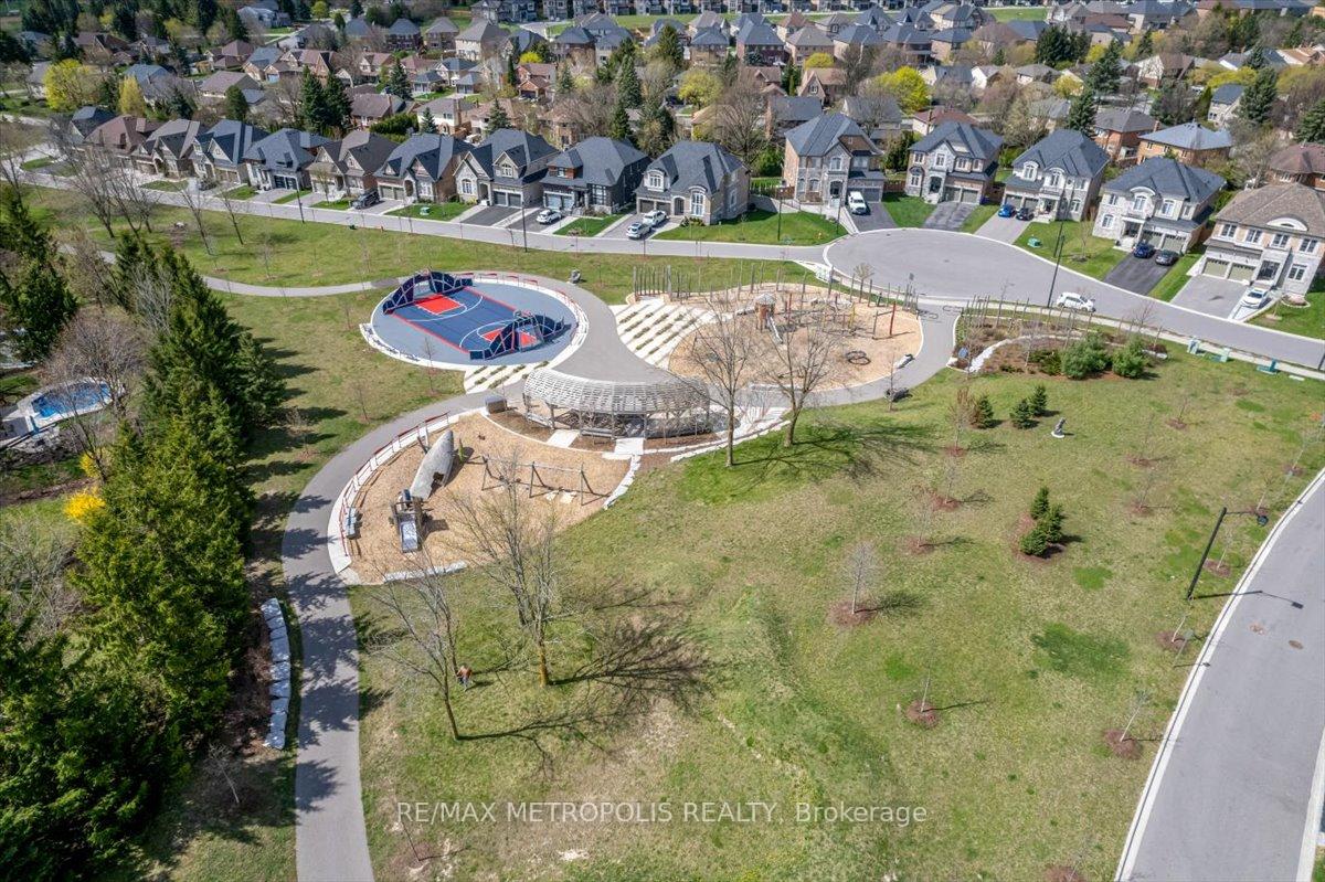 Photo 31 of 82 Dundonald Trail, Newmarket, Glenway Estates — HOMEH