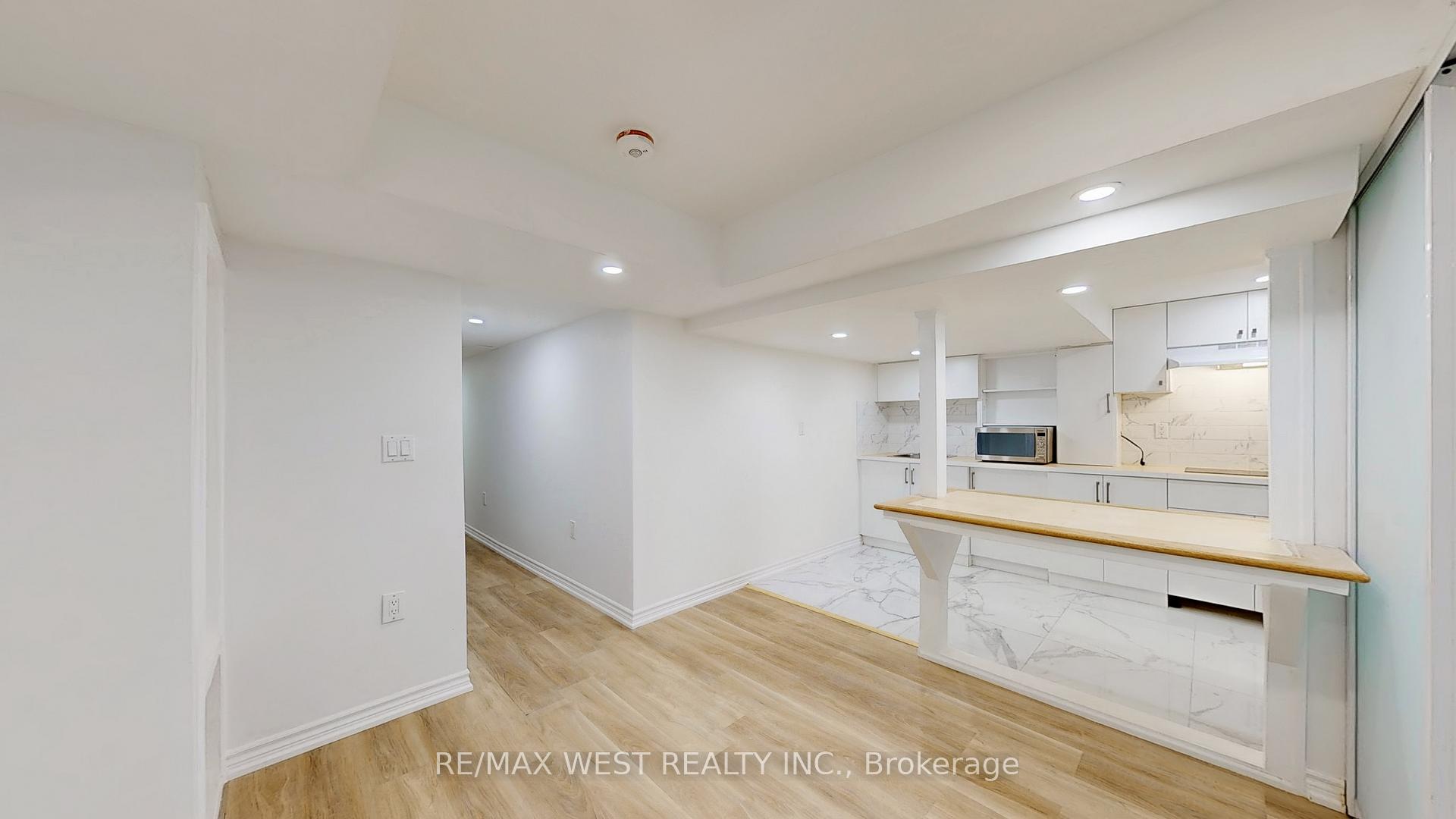 Photo 1 of 197 Vantage Loop, Newmarket, Woodland Hill — HOMEH