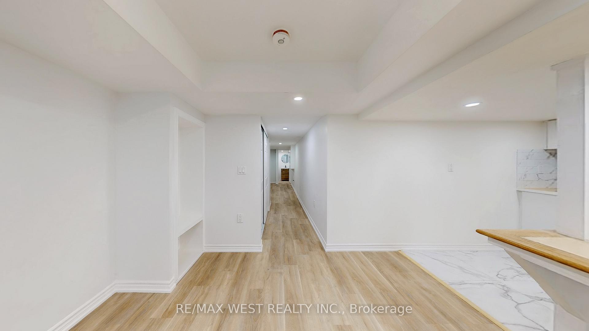 Photo 3 of 197 Vantage Loop, Newmarket, Woodland Hill — HOMEH