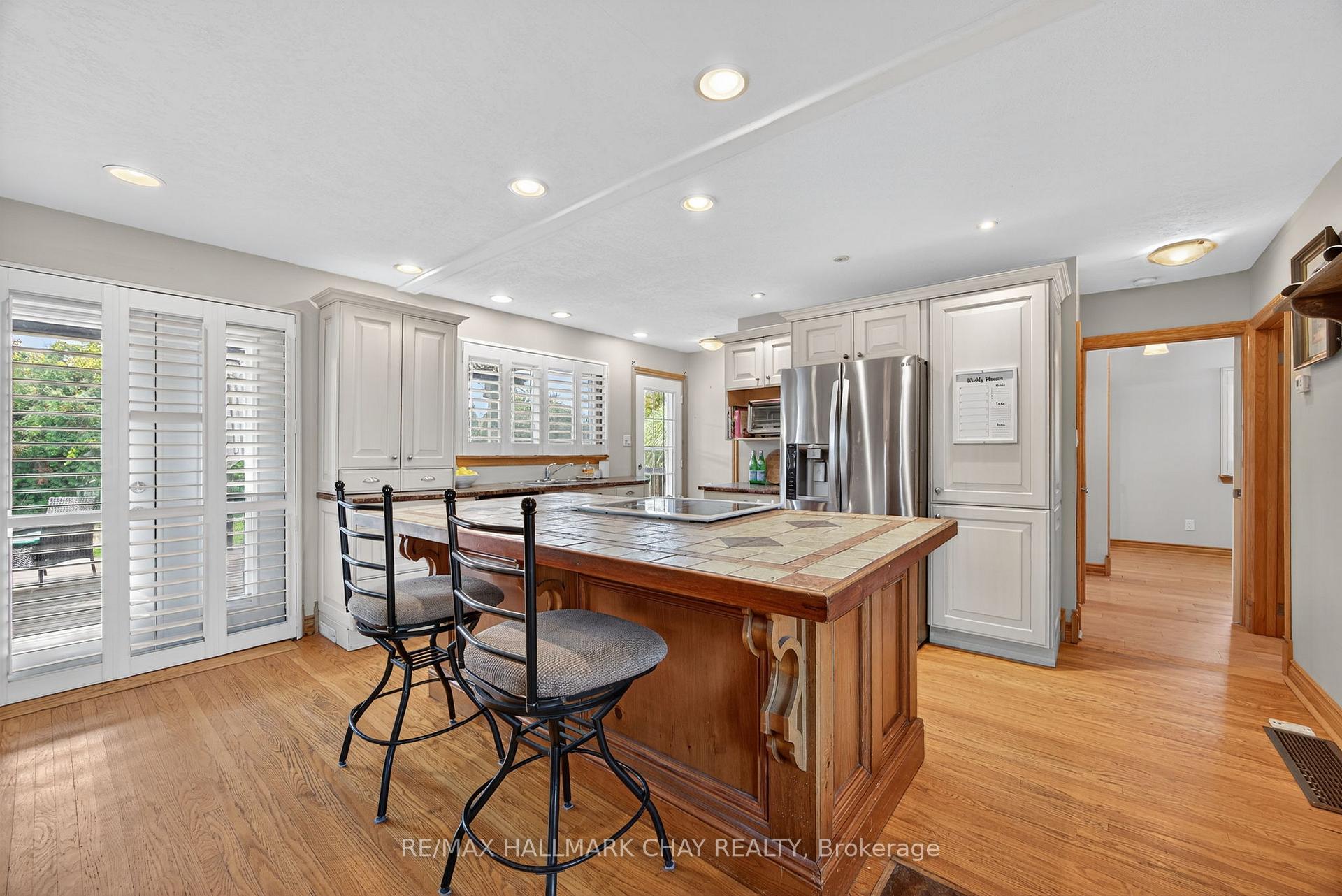Photo 2 of 451 Jamieson Drive, Orillia — HOMEH