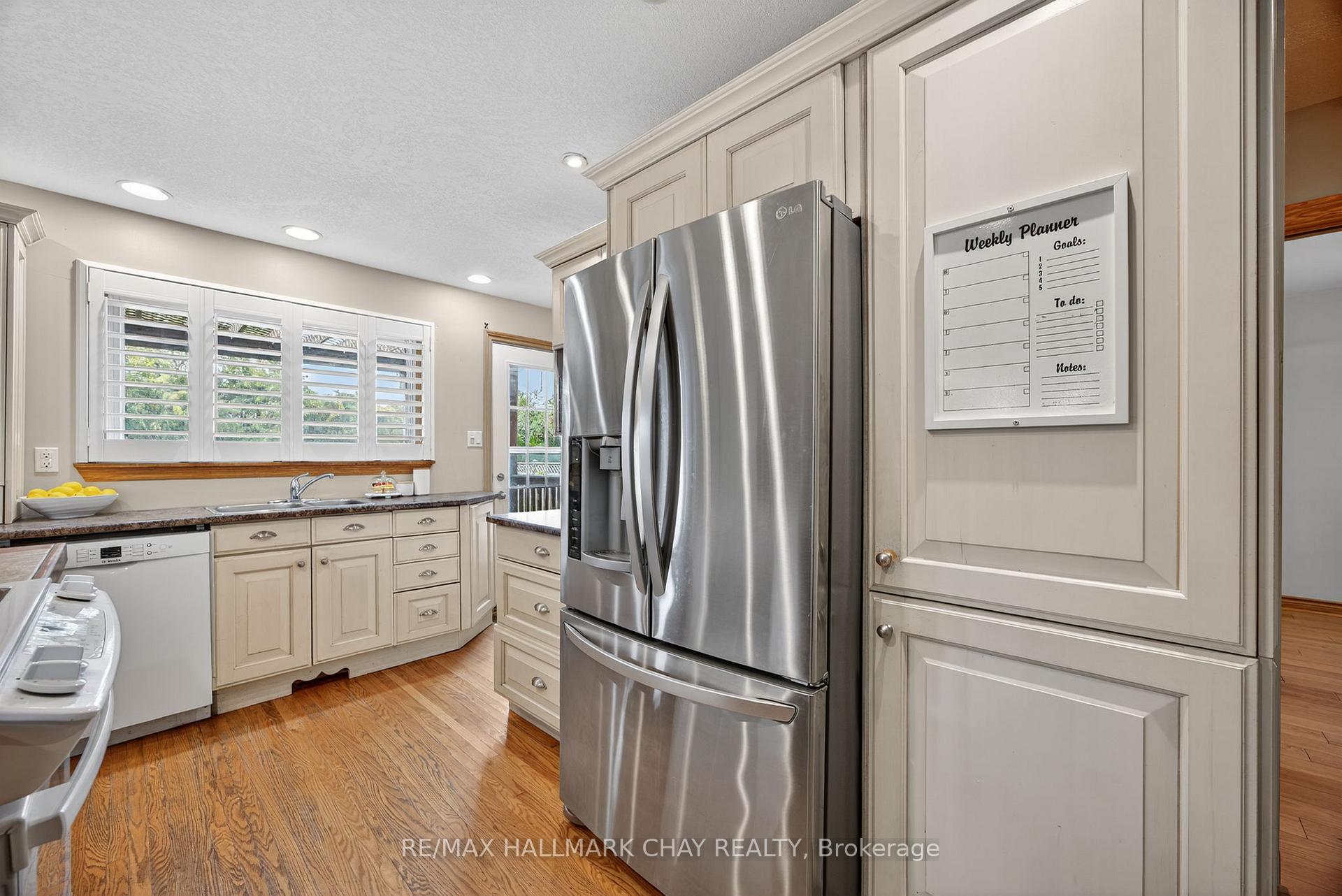 Photo 3 of 451 Jamieson Drive, Orillia — HOMEH