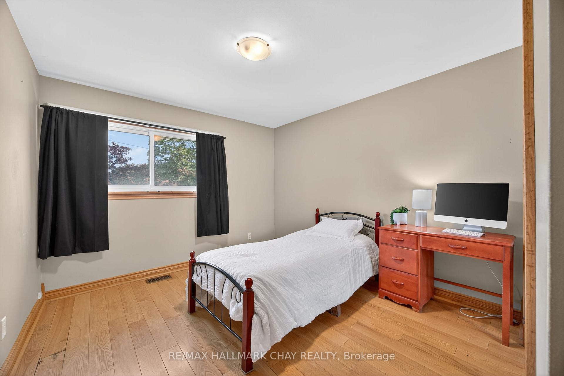 Photo 9 of 451 Jamieson Drive, Orillia — HOMEH
