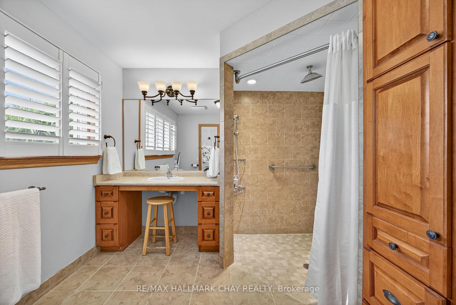 Photo 10 of 451 Jamieson Drive, Orillia — HOMEH