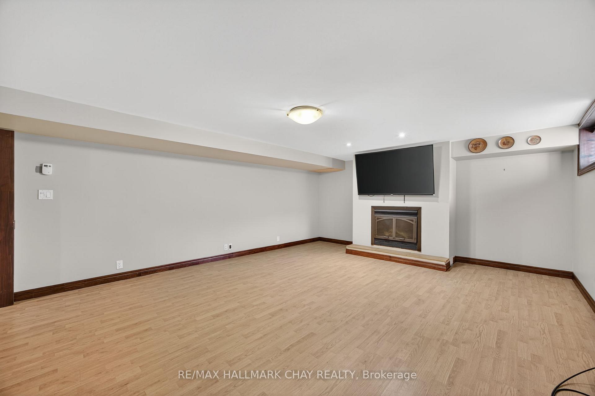 Photo 12 of 451 Jamieson Drive, Orillia — HOMEH