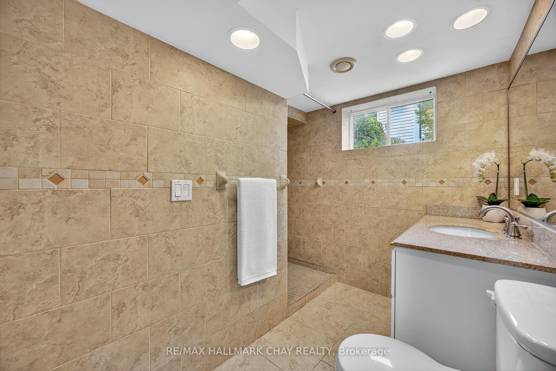 Photo 18 of 451 Jamieson Drive, Orillia — HOMEH