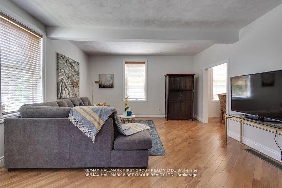 Photo 4 of Unit Main & 2nd Level, 26 Whiting Avenue, Oshawa, Lakeview — HOMEH