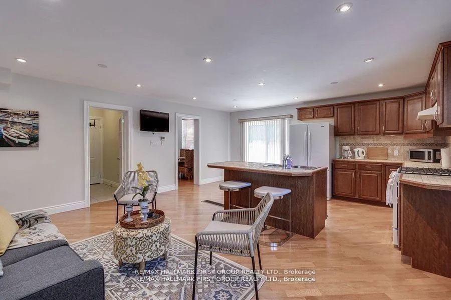Photo 7 of Unit Main & 2nd Level, 26 Whiting Avenue, Oshawa, Lakeview — HOMEH