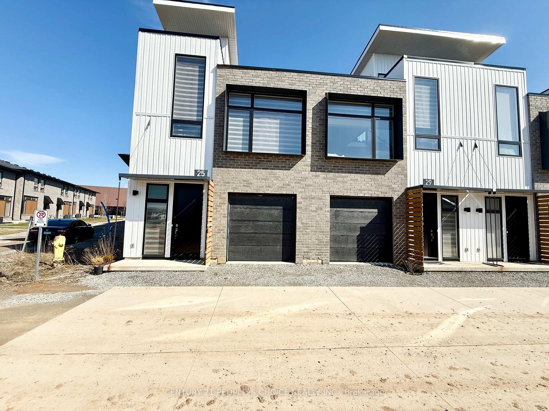 Photo 2 of 25 Summersides Mews, Pelham, Fonthill — HOMEH