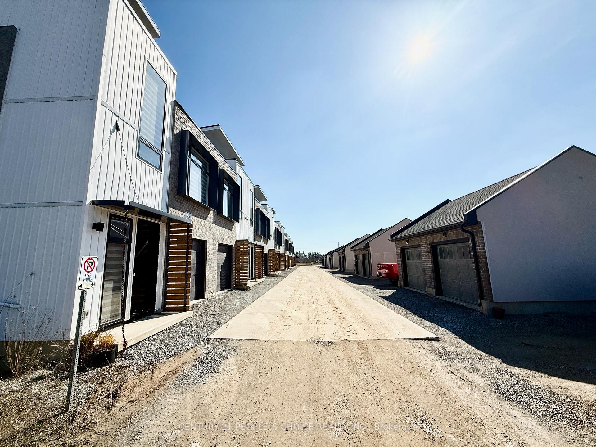 Photo 3 of 25 Summersides Mews, Pelham, Fonthill — HOMEH