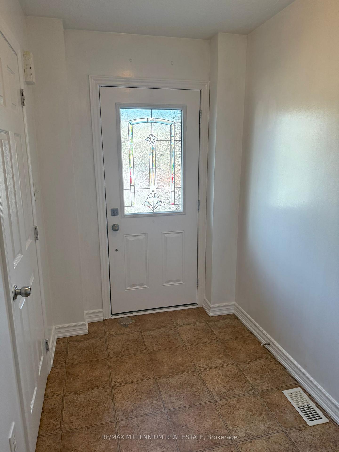 Photo 3 of 53 Michelle Drive, Orillia — HOMEH