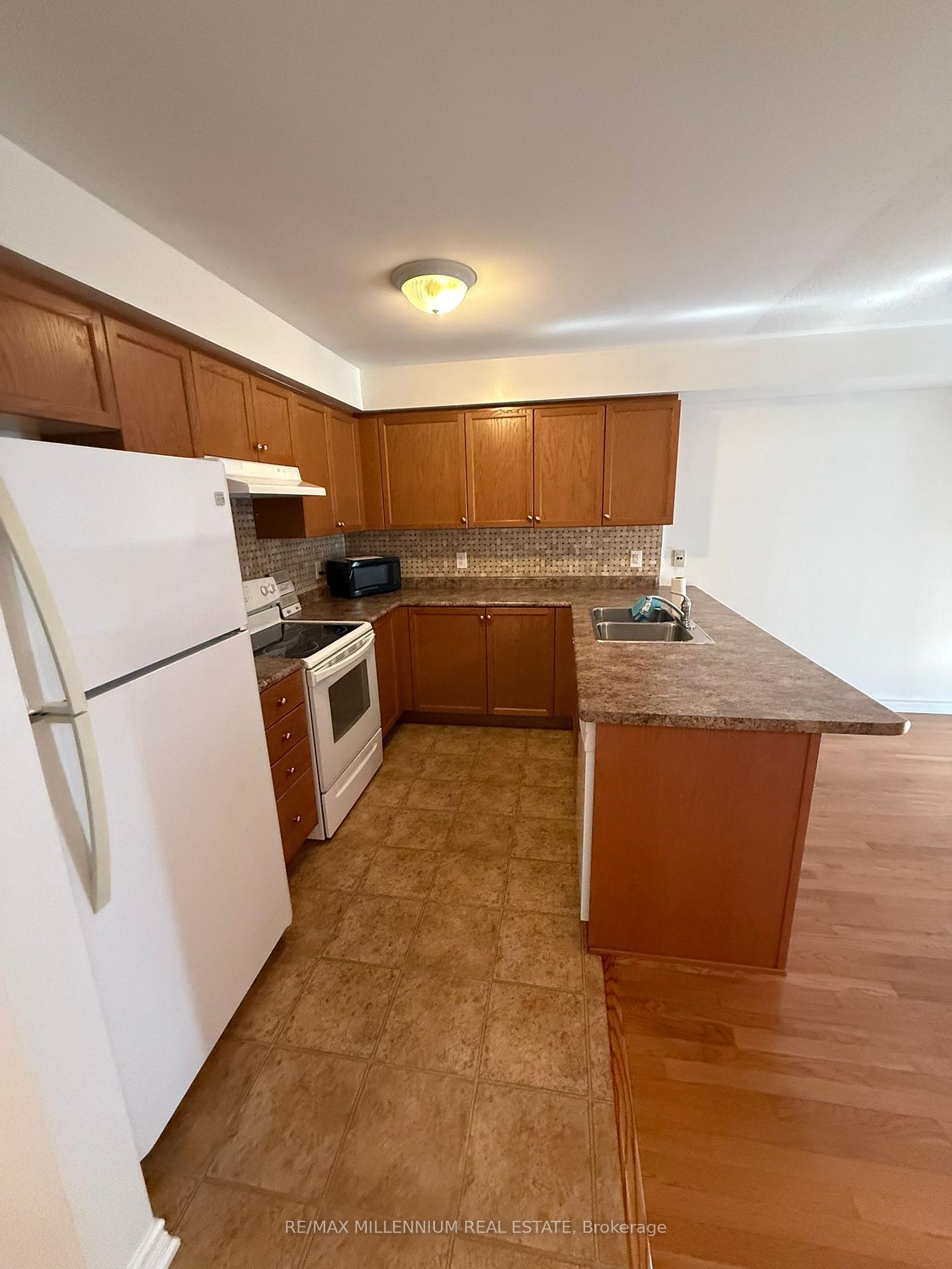Photo 5 of 53 Michelle Drive, Orillia — HOMEH
