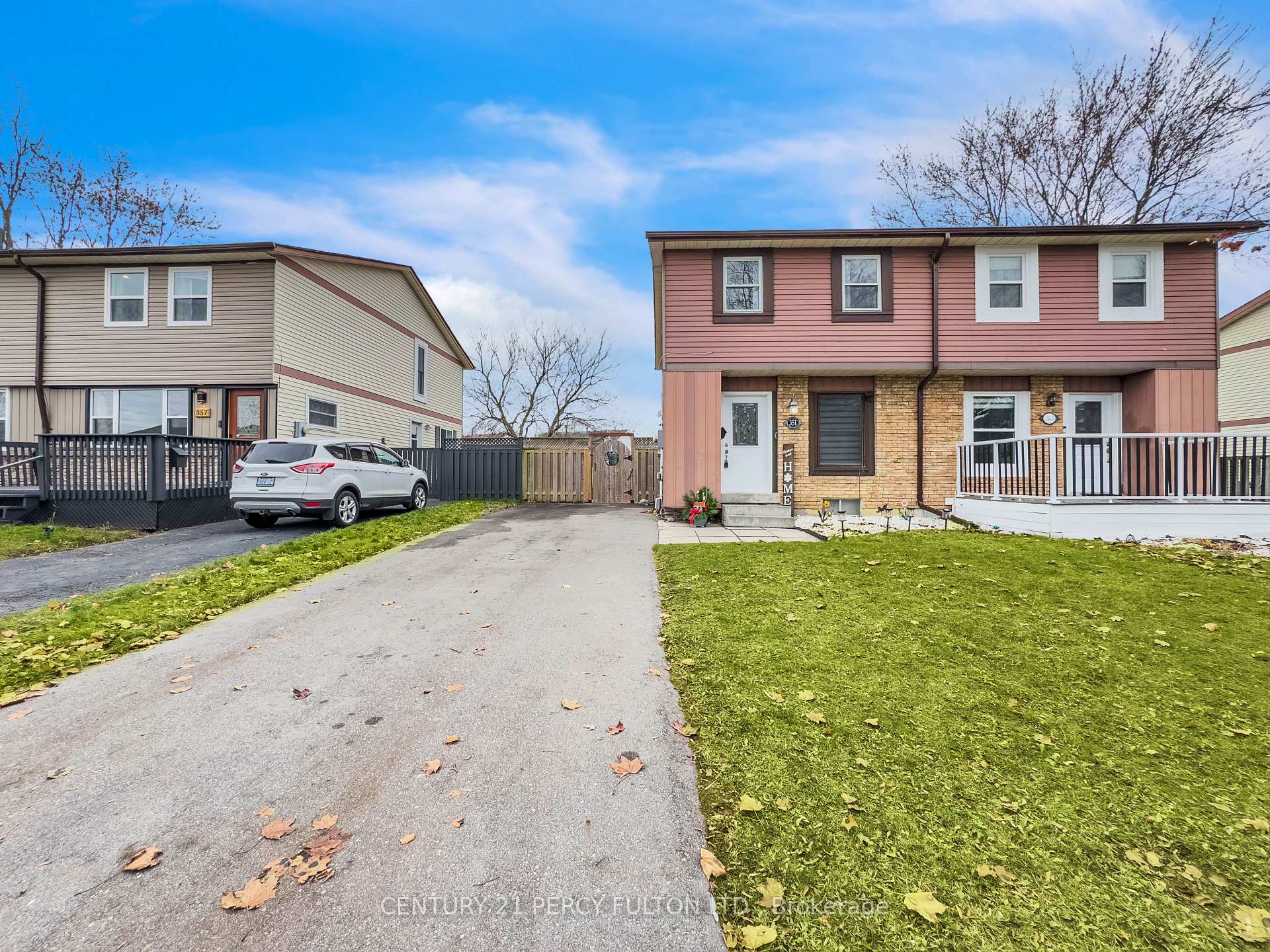 Photo 2 of 351 Pompano Court, Oshawa, Samac — HOMEH