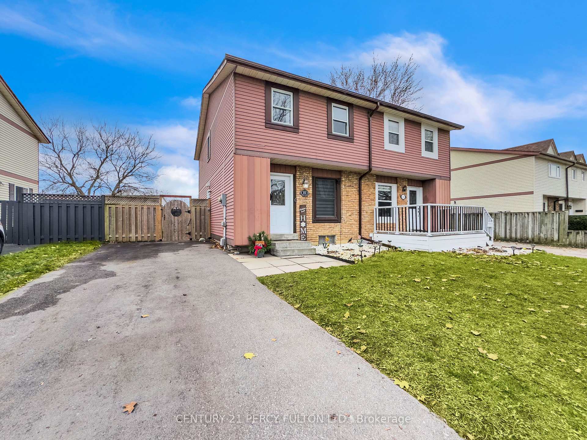 Photo 3 of 351 Pompano Court, Oshawa, Samac — HOMEH