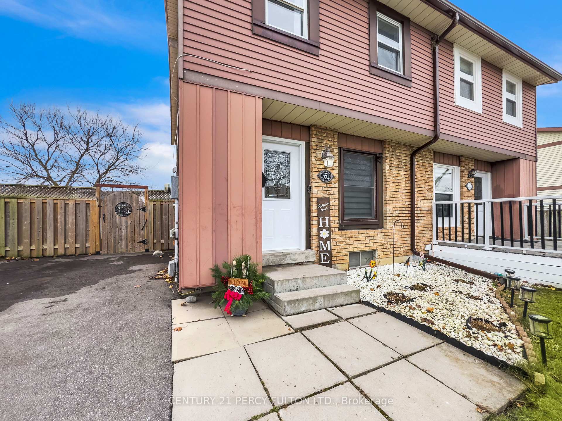 Photo 5 of 351 Pompano Court, Oshawa, Samac — HOMEH