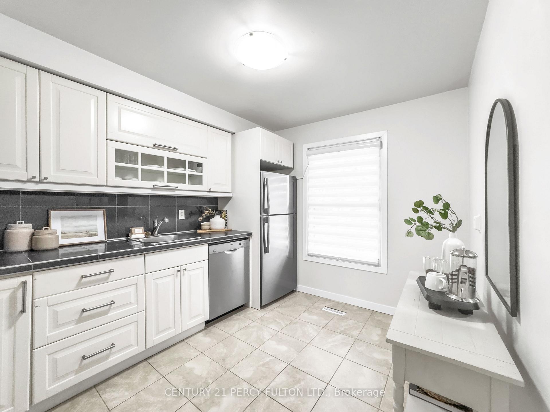 Photo 14 of 351 Pompano Court, Oshawa, Samac — HOMEH