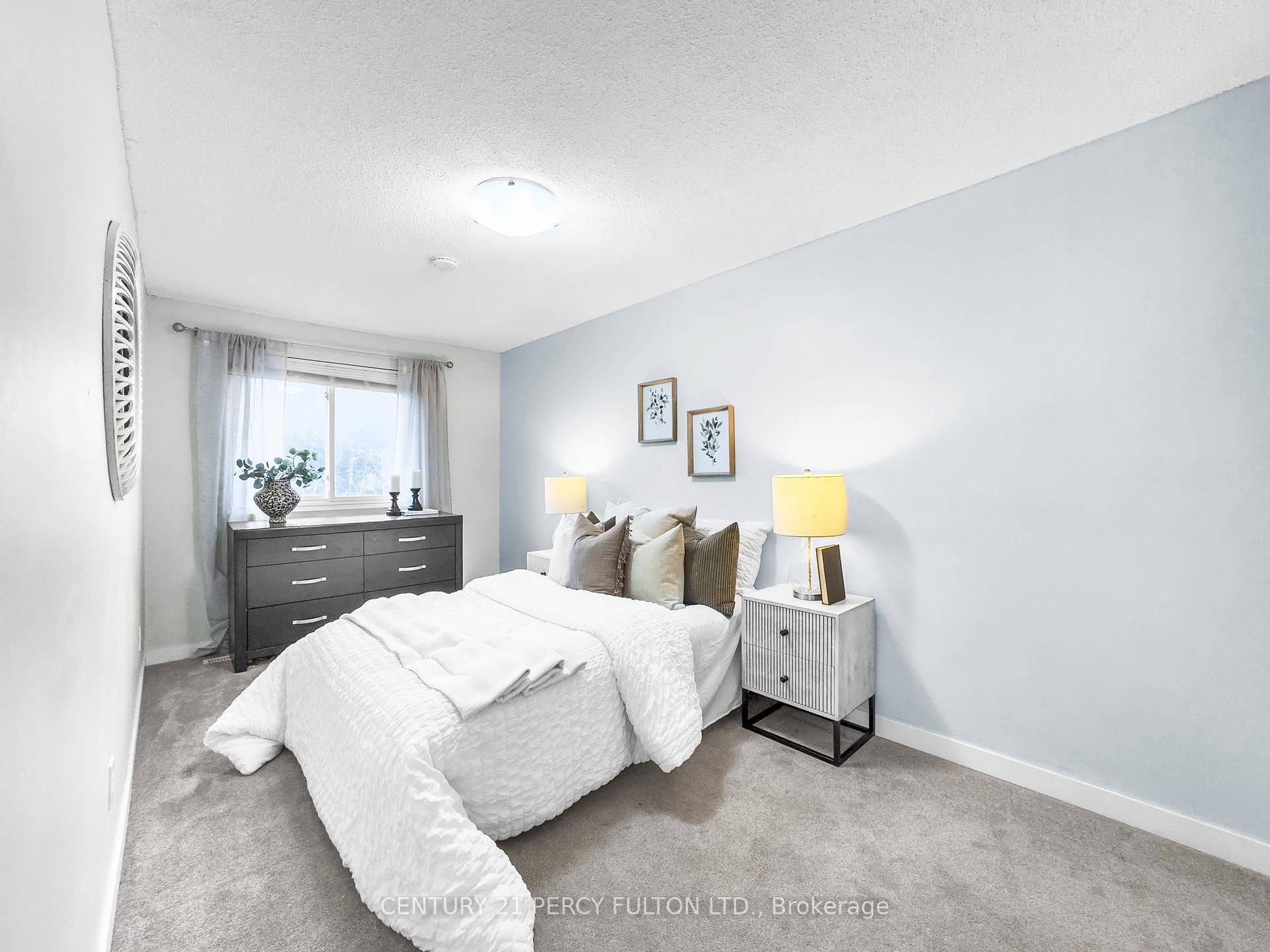 Photo 25 of 351 Pompano Court, Oshawa, Samac — HOMEH