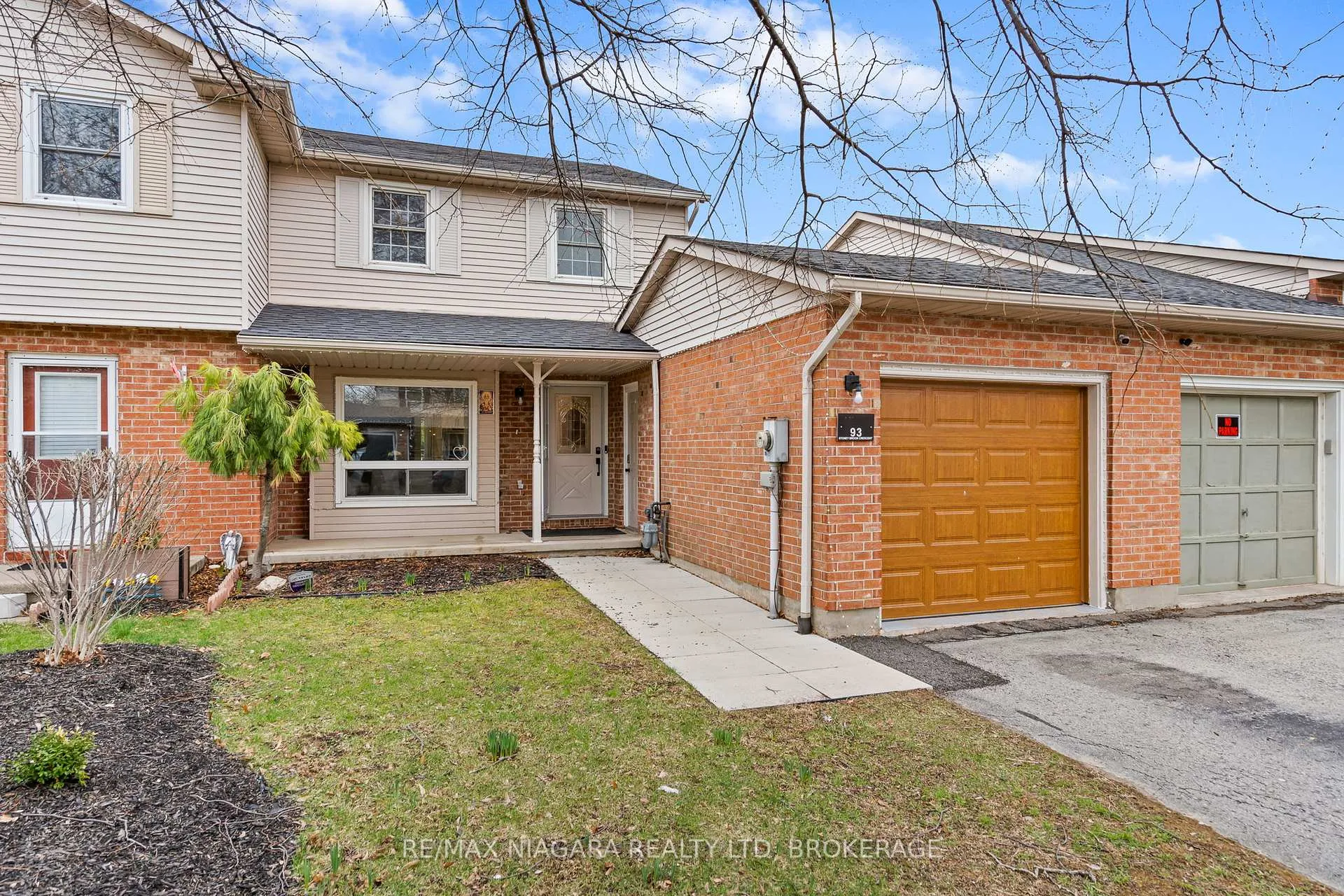 Photo 2 of 93 Stoney Brook Crescent, St. Catharines, Grapeview — HOMEH