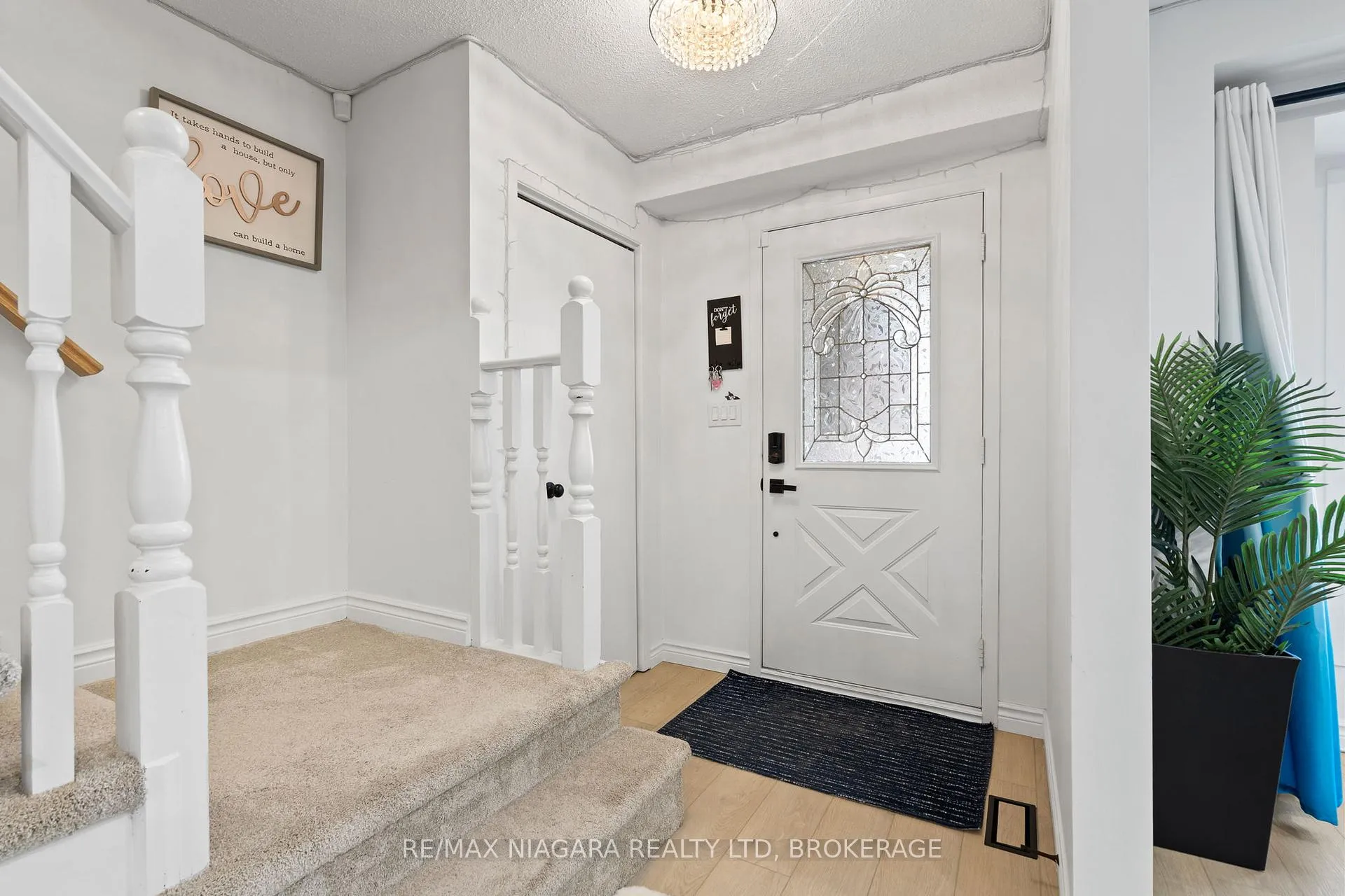 Photo 4 of 93 Stoney Brook Crescent, St. Catharines, Grapeview — HOMEH