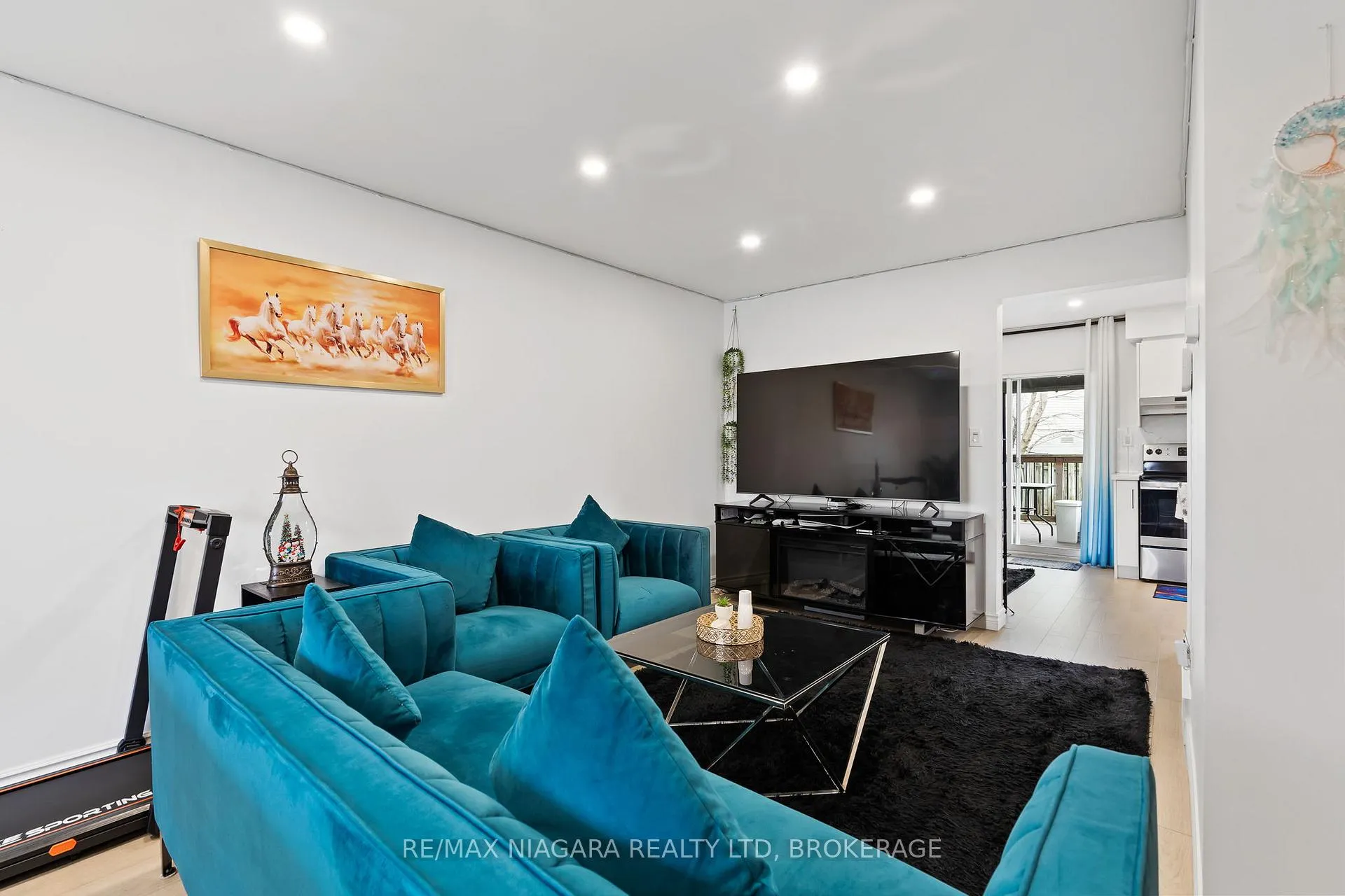 Photo 6 of 93 Stoney Brook Crescent, St. Catharines, Grapeview — HOMEH